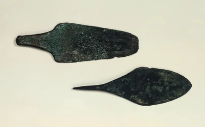Deux poignards, 2000-1800 av. J.-C. (cuivre)